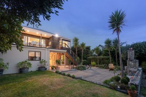 Photo of property in 6 Waiheke Street, Waikanae Beach, Waikanae, 5036