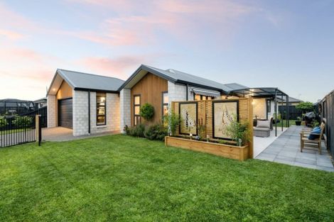 Photo of property in 21 Livingstone Drive, Papamoa Beach, Papamoa, 3118