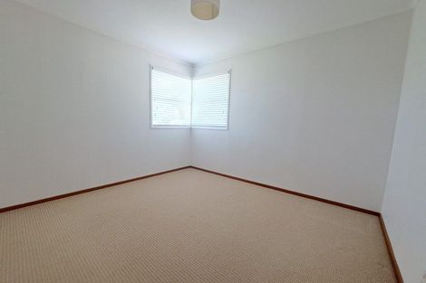 Photo of property in 5 South Pacific Place, Henderson, Auckland, 0612