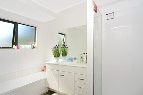 Photo of property in 2/11 Roseneath Place, Birkdale, Auckland, 0626