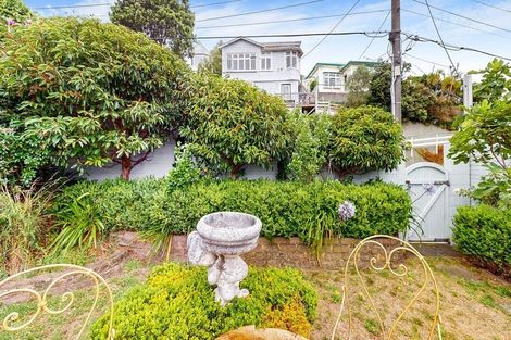 Photo of property in 6 Hawker Street, Mount Victoria, Wellington, 6011