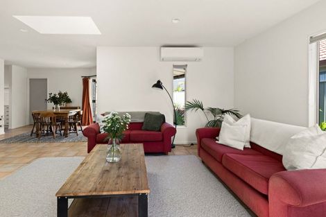 Photo of property in 2 Queens Walk, Taradale, Napier, 4112