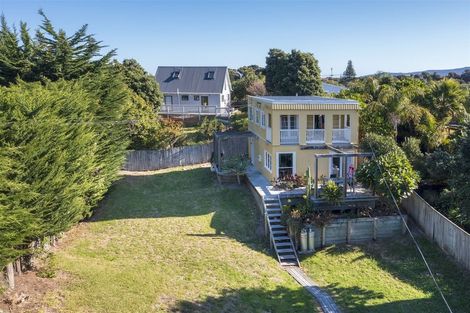 Photo of property in 28 Hona Street, Waikanae Beach, Waikanae, 5036