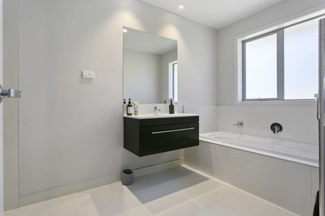 Photo of property in 2/1 Lowe Road, Rukuhia, Hamilton, 3282