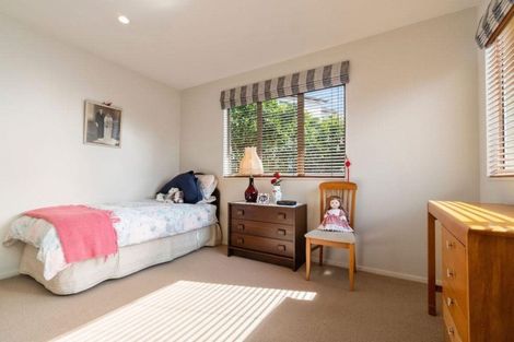 Photo of property in 5 Onemana Way, Te Atatu Peninsula, Auckland, 0610