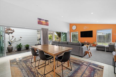 Photo of property in 6 Fred Carr Place, One Tree Point, 0118