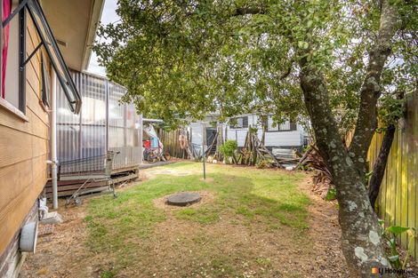 Photo of property in 2/12 De Bloge Place, Clendon Park, Auckland, 2103