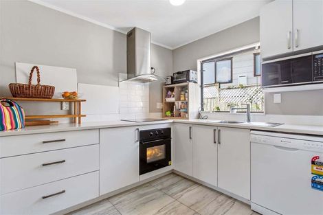 Photo of property in 2/134 Spinella Drive, Bayview, Auckland, 0629