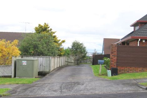 Photo of property in 2/5 Cambric Place, Botany Downs, Auckland, 2010