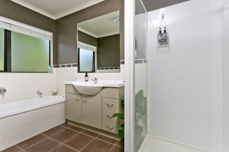 Photo of property in 30 Admirals Court Drive, Greenhithe, Auckland, 0632