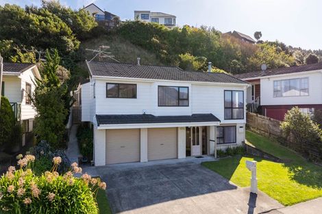 Photo of property in 64 Fyvie Avenue, Tawa, Wellington, 5028