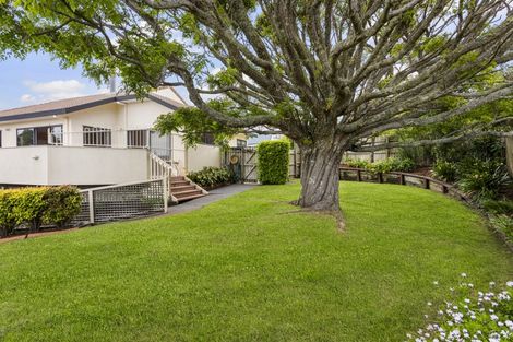 Photo of property in 17 Charlotte Street, Stanmore Bay, Whangaparaoa, 0932