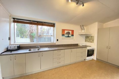 Photo of property in 24 Tiri Tiri Road, Birkdale, Auckland, 0626