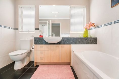 Photo of property in 30 Baverstock Road, Flat Bush, Auckland, 2016