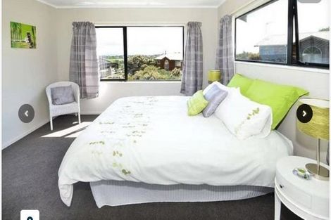 Photo of property in 91c Wade River Road, Stanmore Bay, Whangaparaoa, 0932