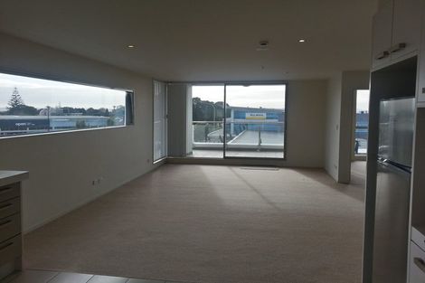 Photo of property in Bella Vista, 2d/84 Gunner Drive, Te Atatu Peninsula, Auckland, 0610