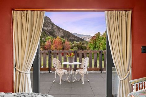 Photo of property in 33 Old Racecourse Road, Albert Town, Wanaka, 9305