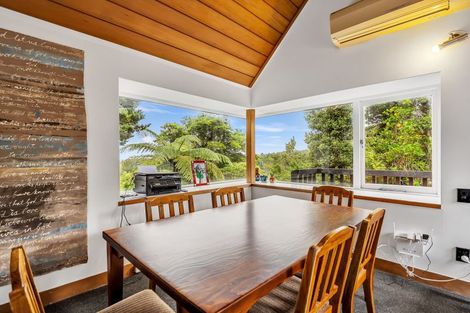Photo of property in 1/51 Quinns Road, Waiatarua, Auckland, 0612