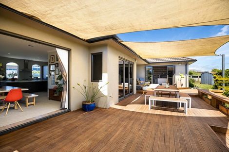 Photo of property in 41 Karamea Street, Whalers Gate, New Plymouth, 4310