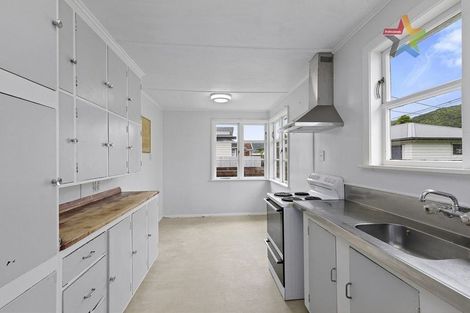 Photo of property in 10 Atiawa Crescent, Waiwhetu, Lower Hutt, 5010