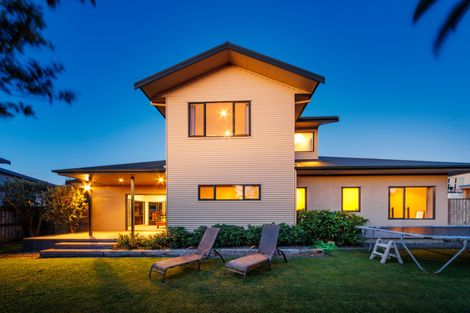 Photo of property in 15 Silkwood Place, Fitzherbert, Palmerston North, 4410