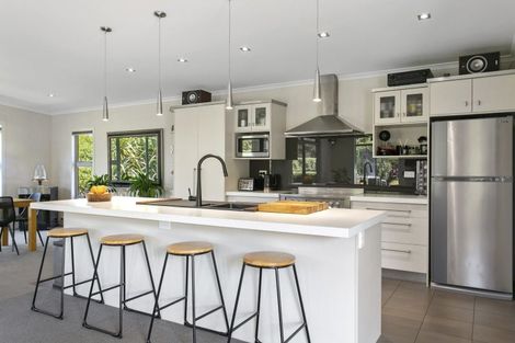 Photo of property in 27 Loch Views Road, Acacia Bay, Taupo, 3385