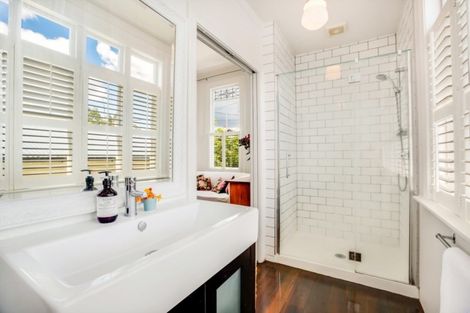 Photo of property in 44 Kiwi Road, Stanley Point, Auckland, 0624