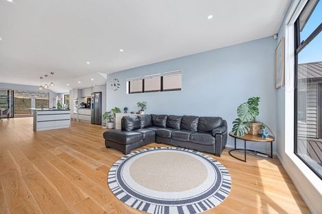 Photo of property in 26 Windlass Street, Long Bay, Auckland, 0630