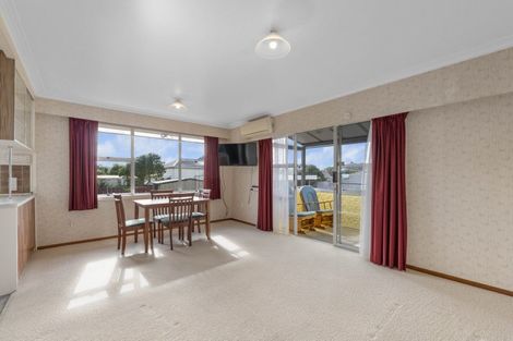 Photo of property in 2/4 Severn Place, Spotswood, New Plymouth, 4310