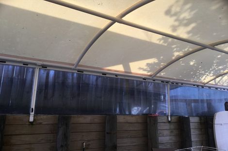 Photo of property in 12 Piper Place, Goodwood Heights, Auckland, 2105