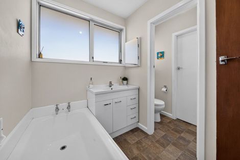 Photo of property in 73 Crofton Road, Harewood, Christchurch, 8051