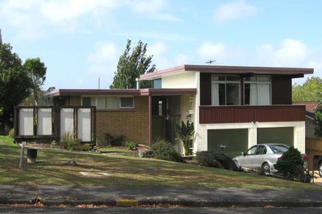 Photo of property in 27 Manhattan Heights, Glendene, Auckland, 0602