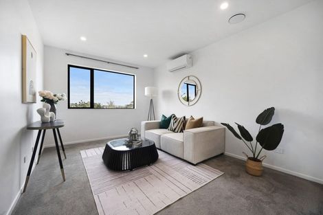 Photo of property in 16 Gosford Drive, Botany Downs, Auckland, 2010