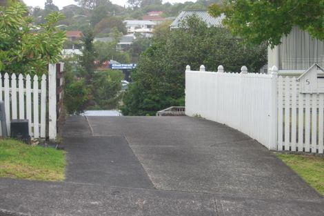 Photo of property in 2/5 Chequers Avenue, Glenfield, Auckland, 0629