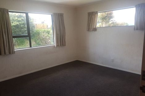 Photo of property in 79 Victory Crescent, Tawa, Wellington, 5028