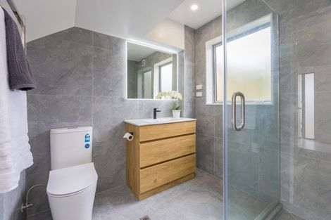 Photo of property in 298a Sunset Road, Windsor Park, Auckland, 0632