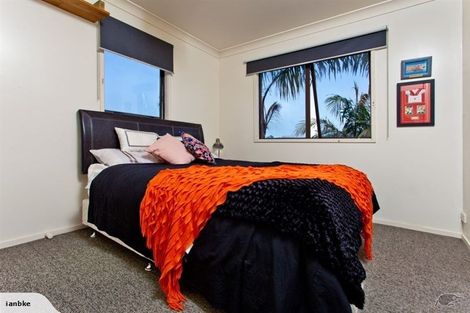 Photo of property in 32 Chadlington Avenue, Henderson, Auckland, 0612