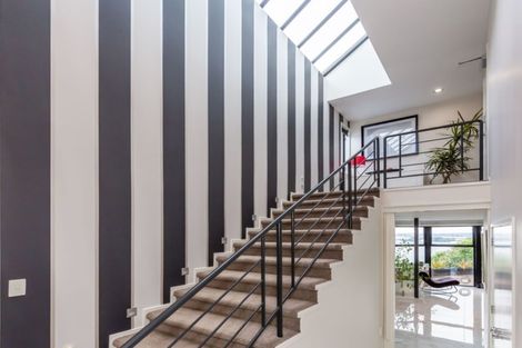 Photo of property in 9 Inverness Lane, Redcliffs, Christchurch, 8081