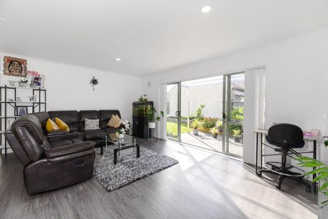 Photo of property in 162 Waitemata Drive, Ranui, Auckland, 0612