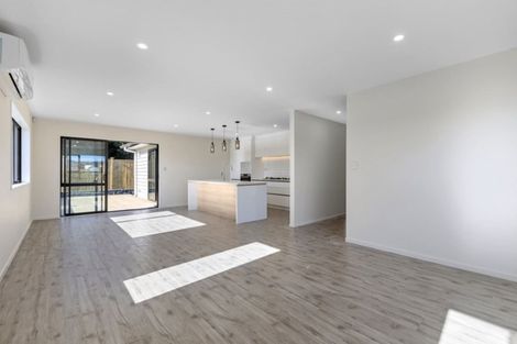 Photo of property in 12 Konoba Avenue, Kumeu, 0810