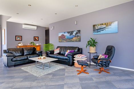 Photo of property in 17 Hahei Beach Road, Hahei, Whitianga, 3591