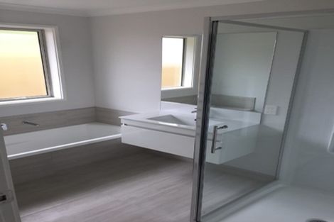 Photo of property in 22 Lakeside Terrace, Omokoroa, 3114