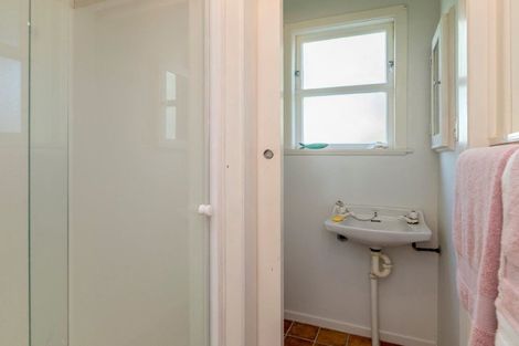 Photo of property in 17 Hughes Street, Waikanae Beach, Waikanae, 5036