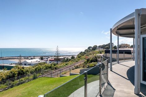 Photo of property in 18 Roy Terrace, Moturoa, New Plymouth, 4310