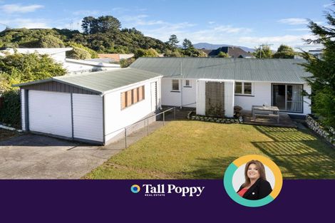 Photo of property in 6 Kaitawa Crescent, Paraparaumu, 5032