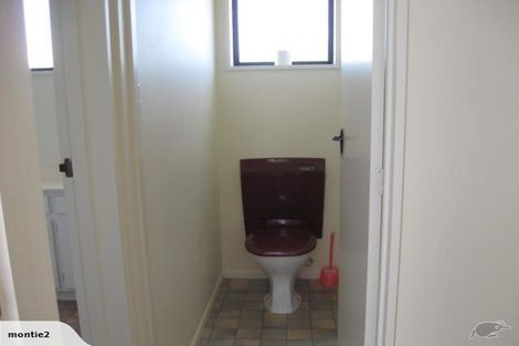 Photo of property in 2/33 Mortlake Street, Islington, Christchurch, 8042