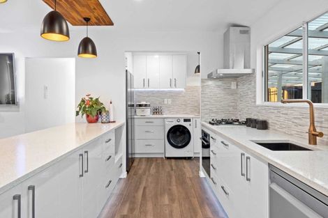 Photo of property in 5 Sispara Place, Beach Haven, Auckland, 0626