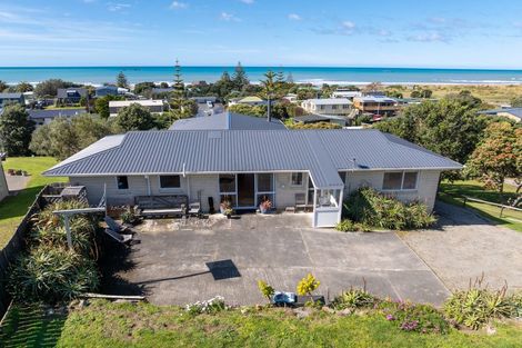 Photo of property in 19 Palm Parade, Riversdale Beach, Masterton, 5872