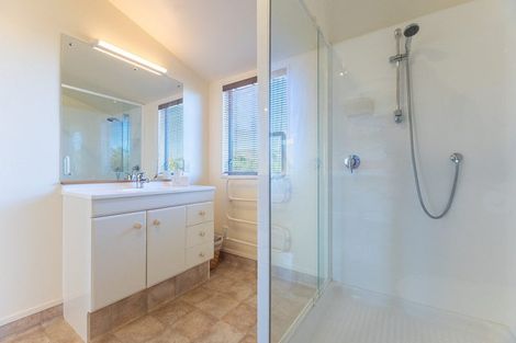 Photo of property in 8 Rewarewa Crescent, Waikanae, 5036