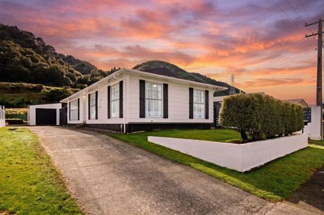 Photo of property in 45 Hartford Crescent, Totara Park, Upper Hutt, 5018